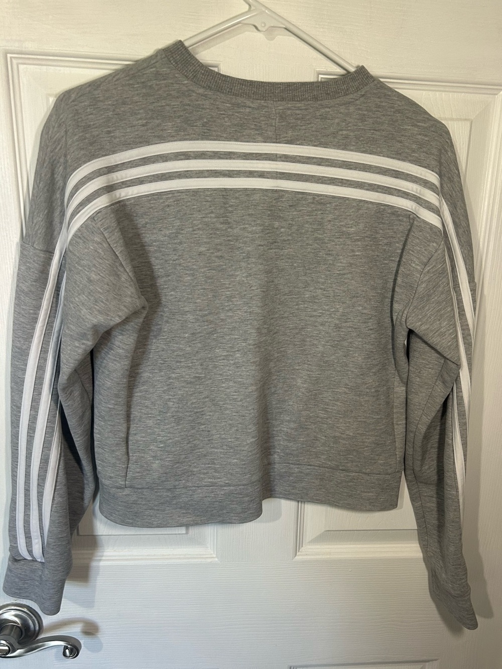 Adidas Wrapped 3-Stripes sweatshirt Slightly cropped Size XS Gray White Pockets - Picture 4 of 12